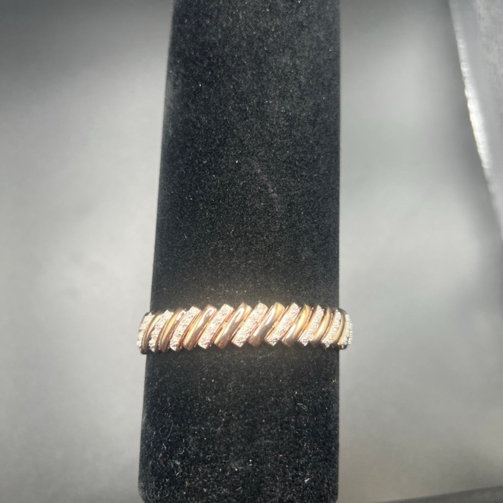 Elegant Rose Gold Tone Women's Bracelet